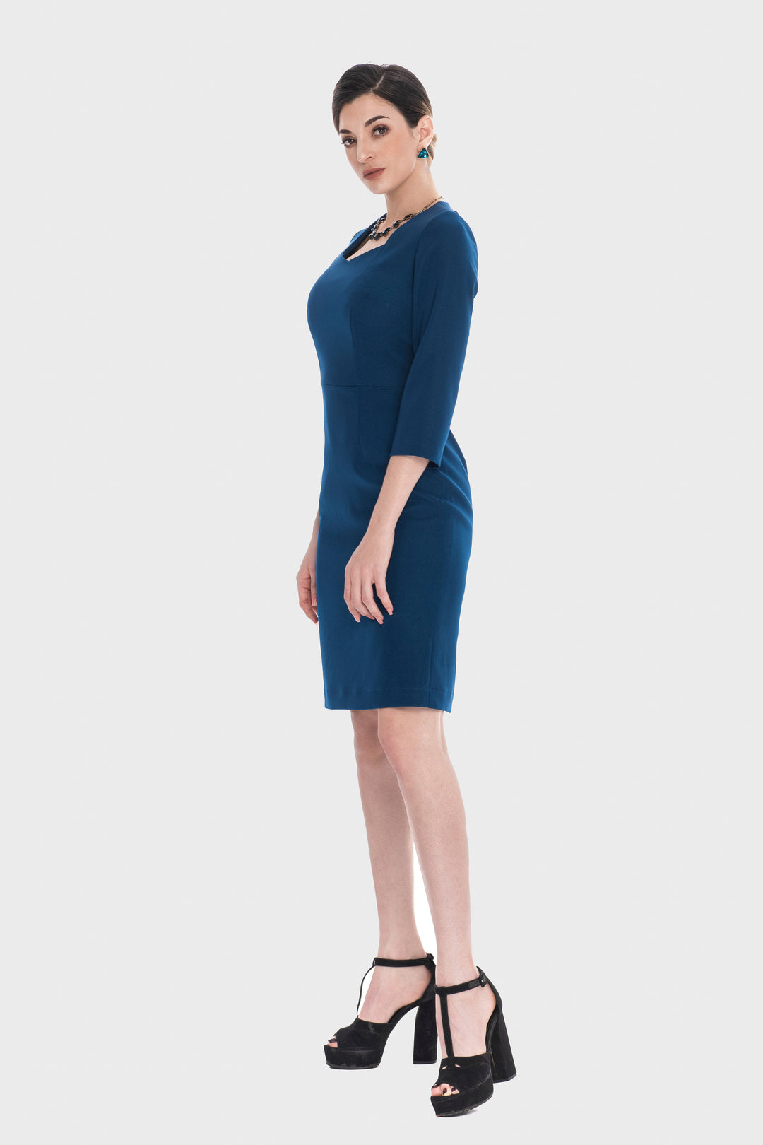 Vestido tubo semientallado con cuerpo forrado