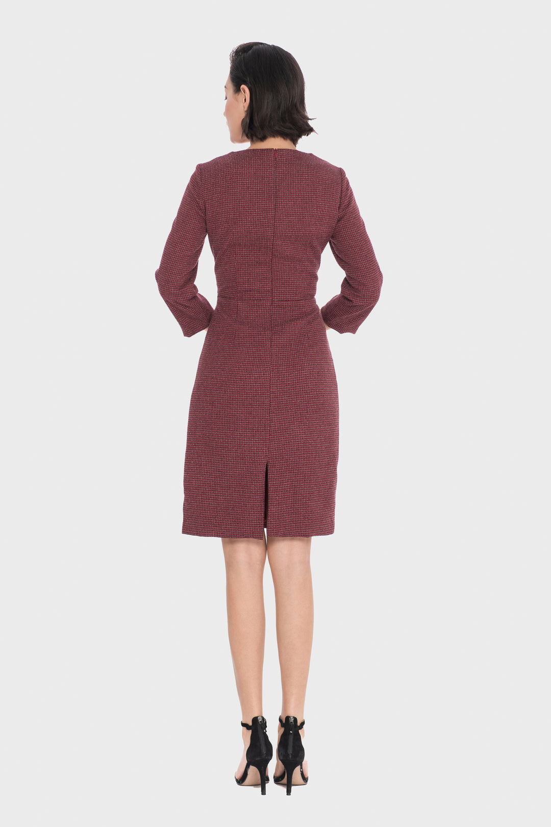 Vestido tubo semientallado con cuerpo forrado